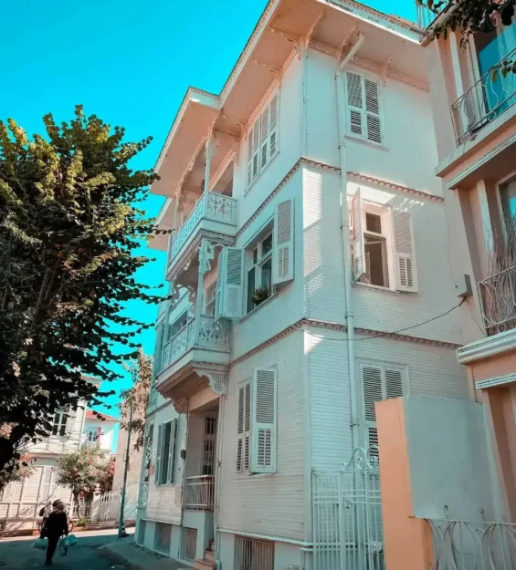 Tarihi beyaz köşk, Adalar'ın benzersiz gün gürültüleri _by fotoloji