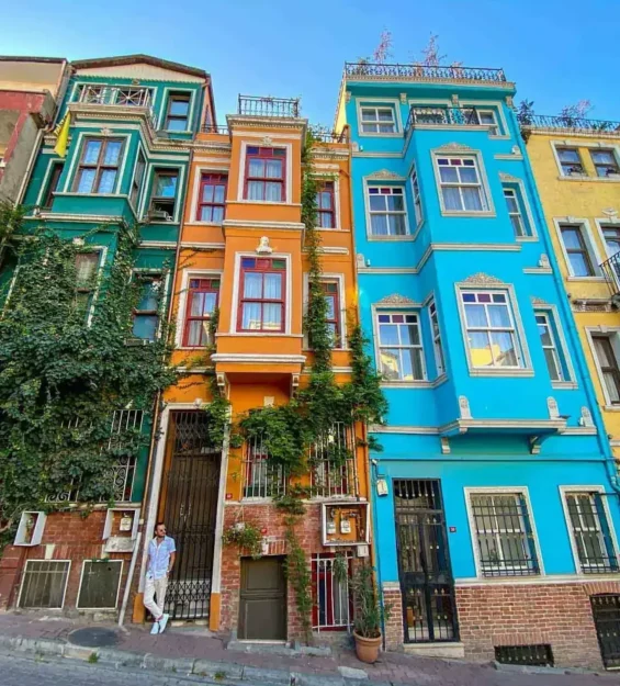 İstanbul Balat'ın renkli tarihi evleri, canlı mimari ve kültürü sergiliyor _by fotoloji