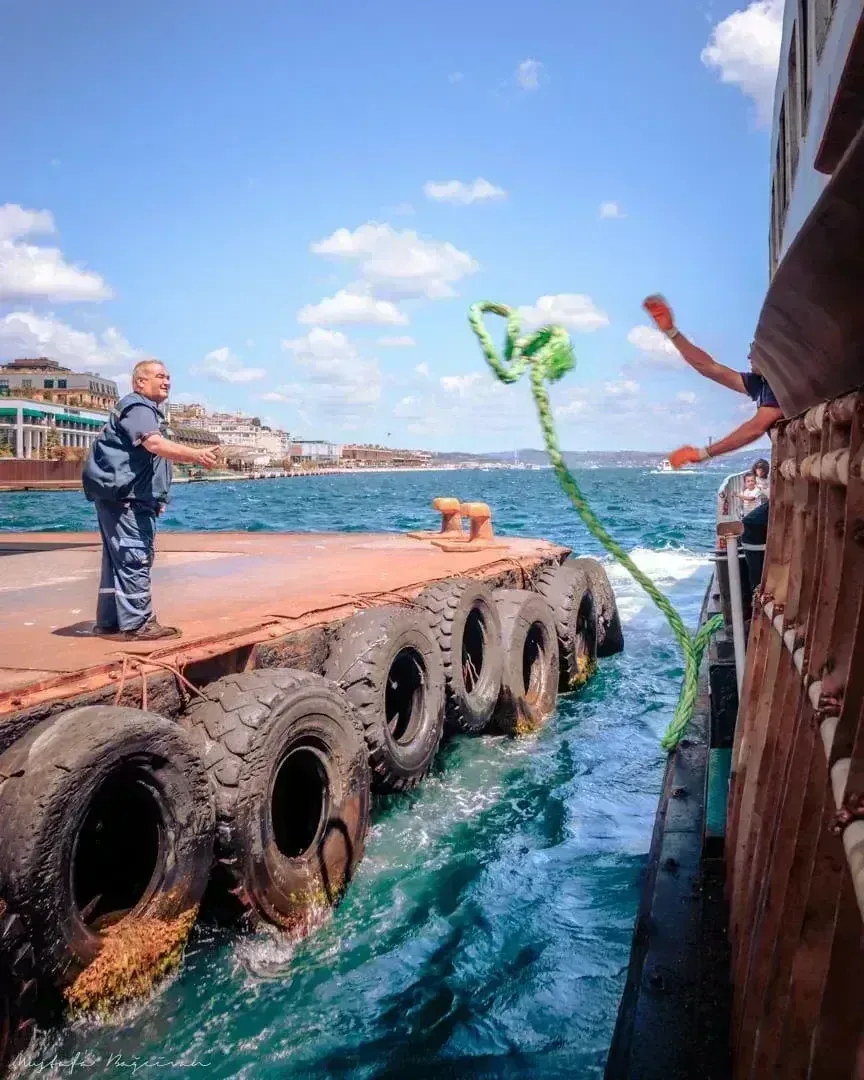 karakoy vapur iskelesi halat atan adamlar