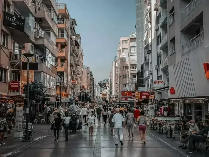 Kıbrıs Şehitleri Caddesi: Geçmişin İzleriyle Dolu Bir Yolculuk