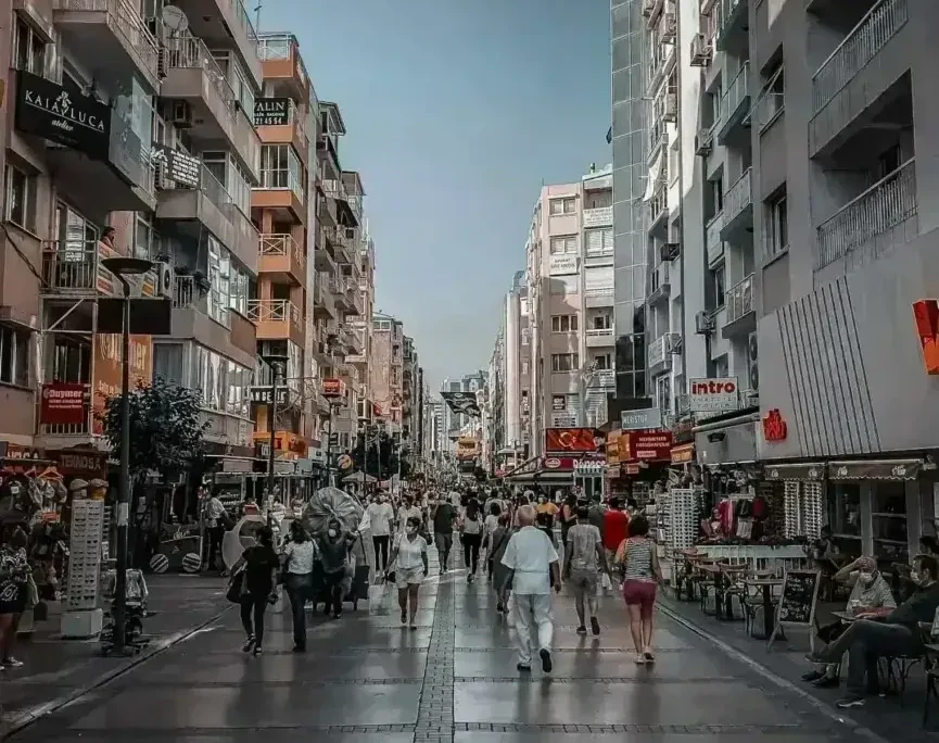 Kibris Sehitleri Caddesi Sehrin Kalbindeki Kahramanlik Hikayeleri