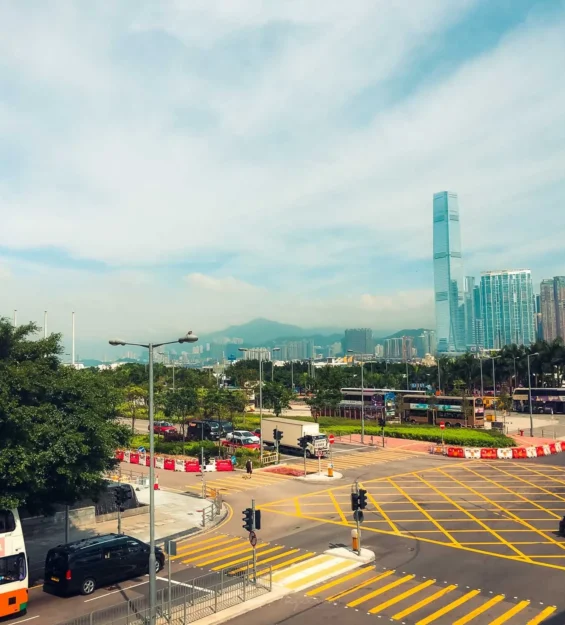 Hong Kong şehir manzarası, modern mimari ve gökyüzü _by fotoloji
