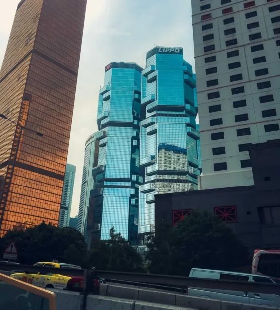 Hong Kong'un ikonik Lippo Kuleleri ve gökdelen gökdelenleri _by fotoloji
