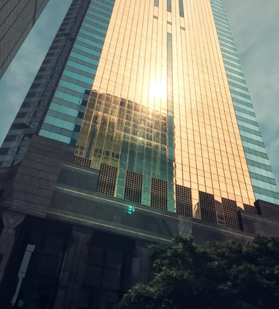 Hong Kong gökdeleni yansıyan güneş ışığı, modern mimariye dikkat çekiyor _by fotoloji
