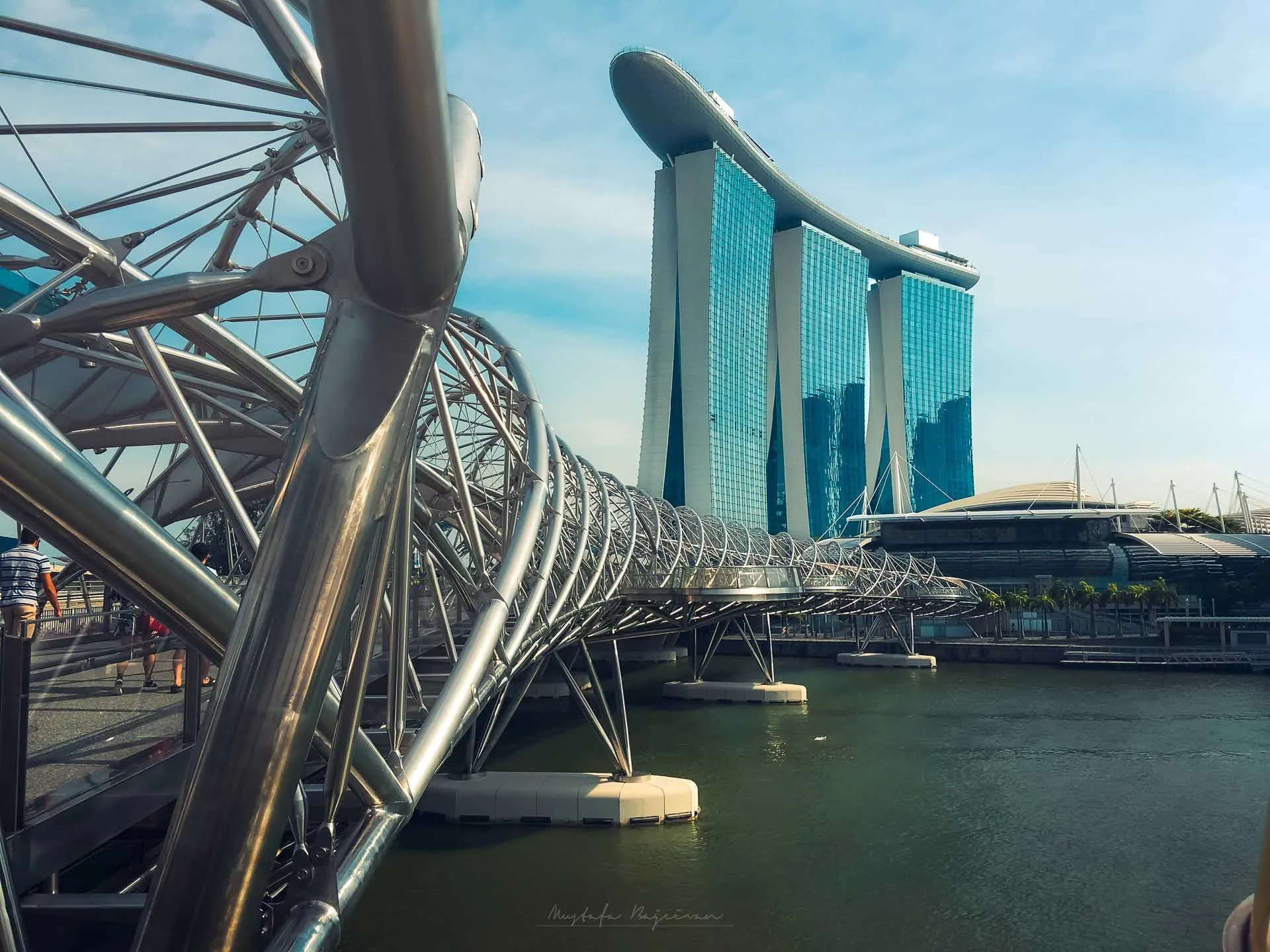 Singapur: Asya'nın İncisi 1 Helix Köprüsü ve Marina Bay Sands silüetiyle modern Singapur mimarisi _by fotoloji