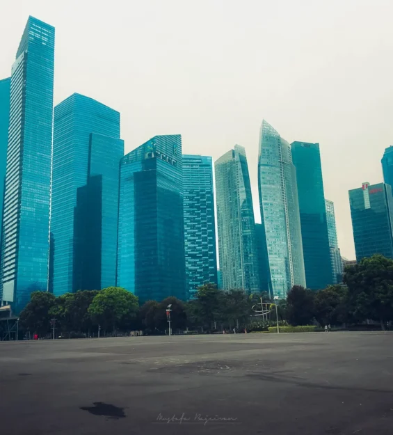 Modern mimariyi sergileyen muhteşem Singapur silüeti. Singapur şehir manzarası. _by fotoloji