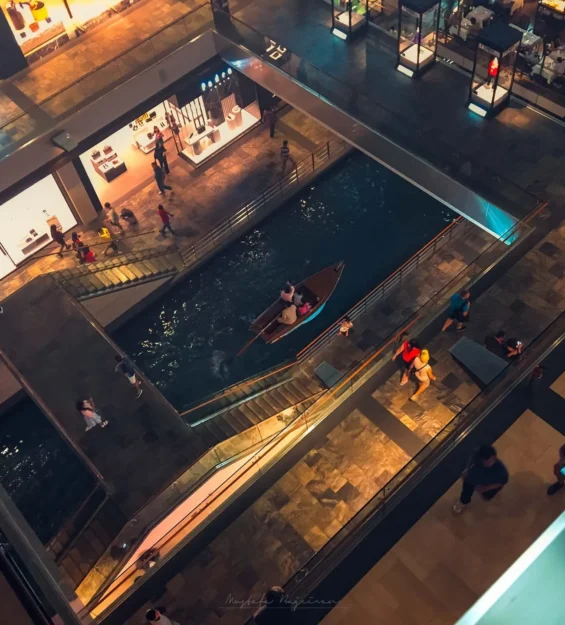 Singapur alışveriş merkezi gondol gezisi, modern mimari ve kültür _by fotoloji