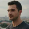 Yakışıklı bir adamın portresi. Dijital fotoğrafçılık sanatı.