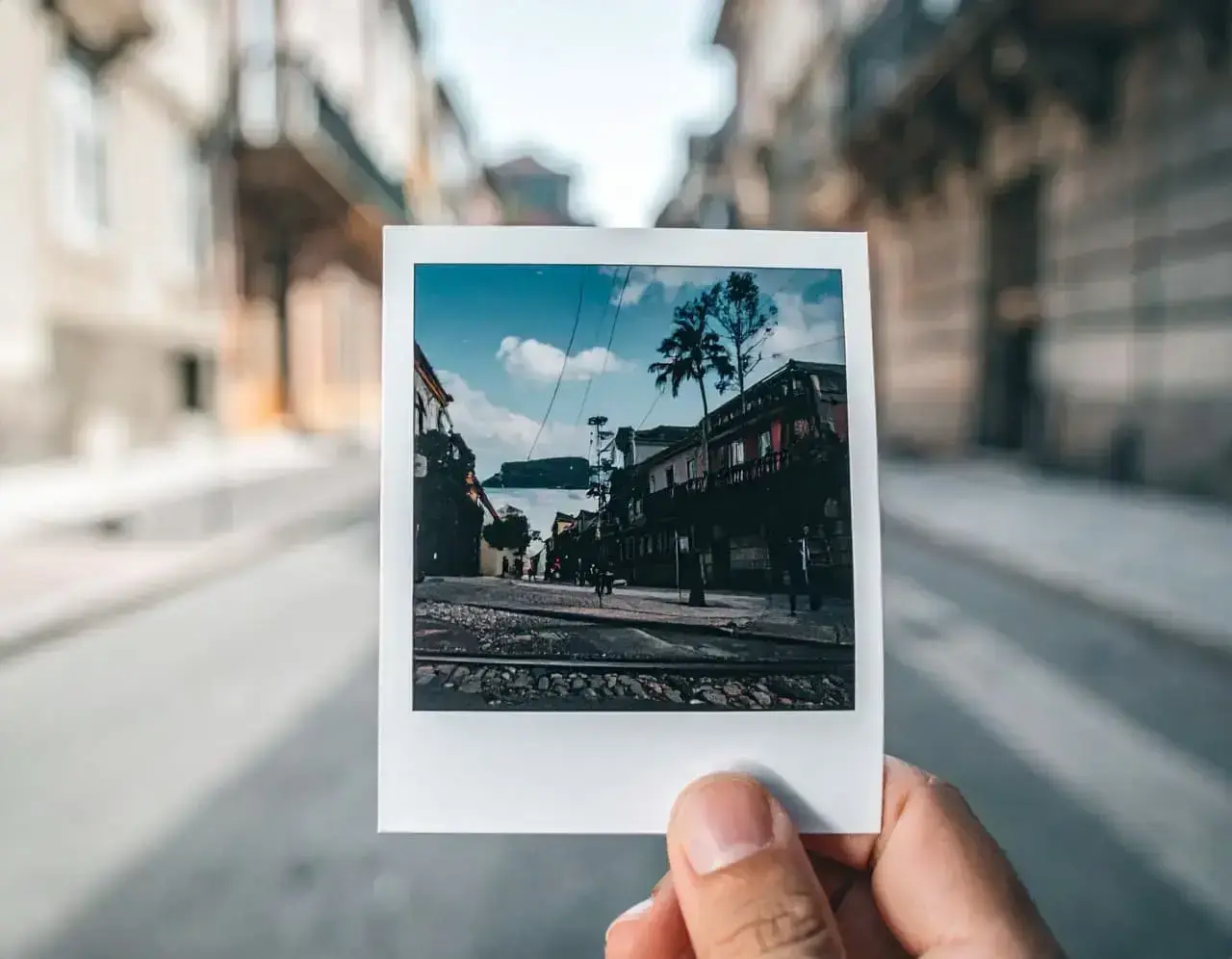 Bir Fotoğrafçı Gibi Görmeyi Nasıl Başarırız? 6 Saros Körfezi'ndeki Erikli kumsalında küçük bir tekne. Üstümüzde fırtınalı bir gökyüzü. _by fotoloji