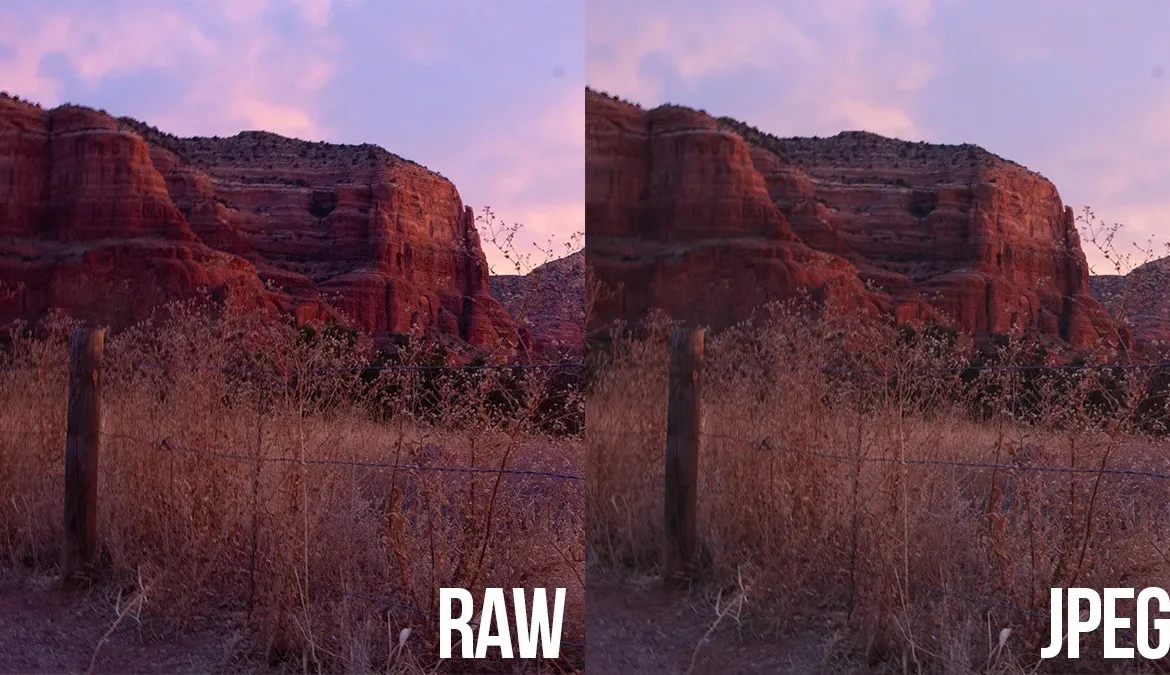Gün batımında çöl manzarasının RAW ve JPEG karşılaştırması. Soldaki RAW görüntü, sağdaki JPEG görüntü.