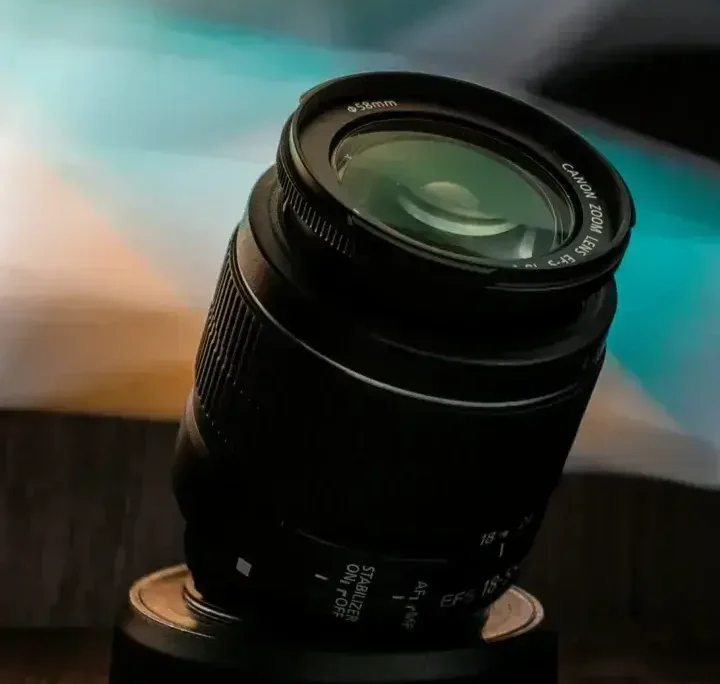 58 mm filtreli Canon kamera lensi, sabitleyici açma/kapama düğmesi