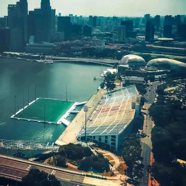 Singapur Marina Bay'de yüzen stadyum
