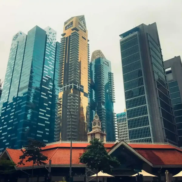 Singapur'un modern mimarisi ve tarihi binası