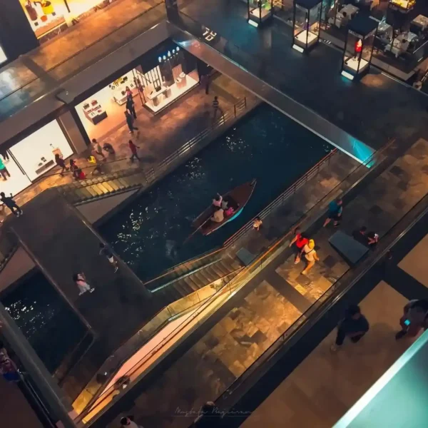 Singapur'da gondol gezisi