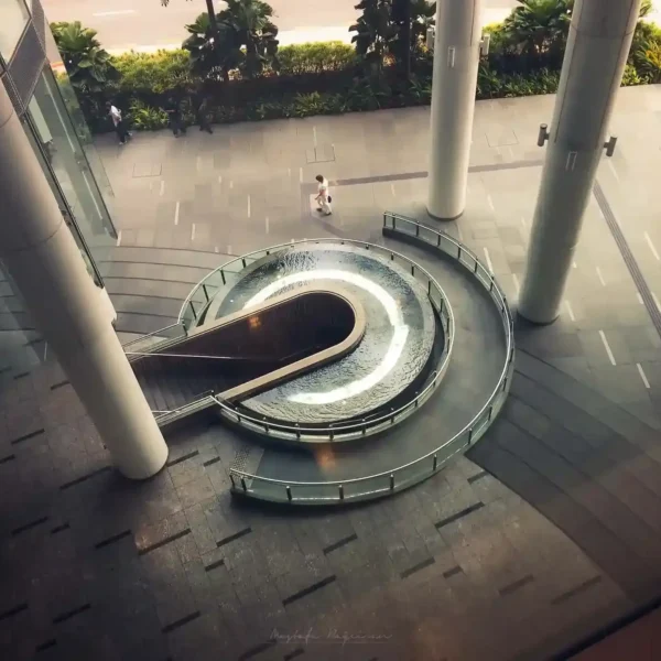 Singapur modern mimari ve su özelliği