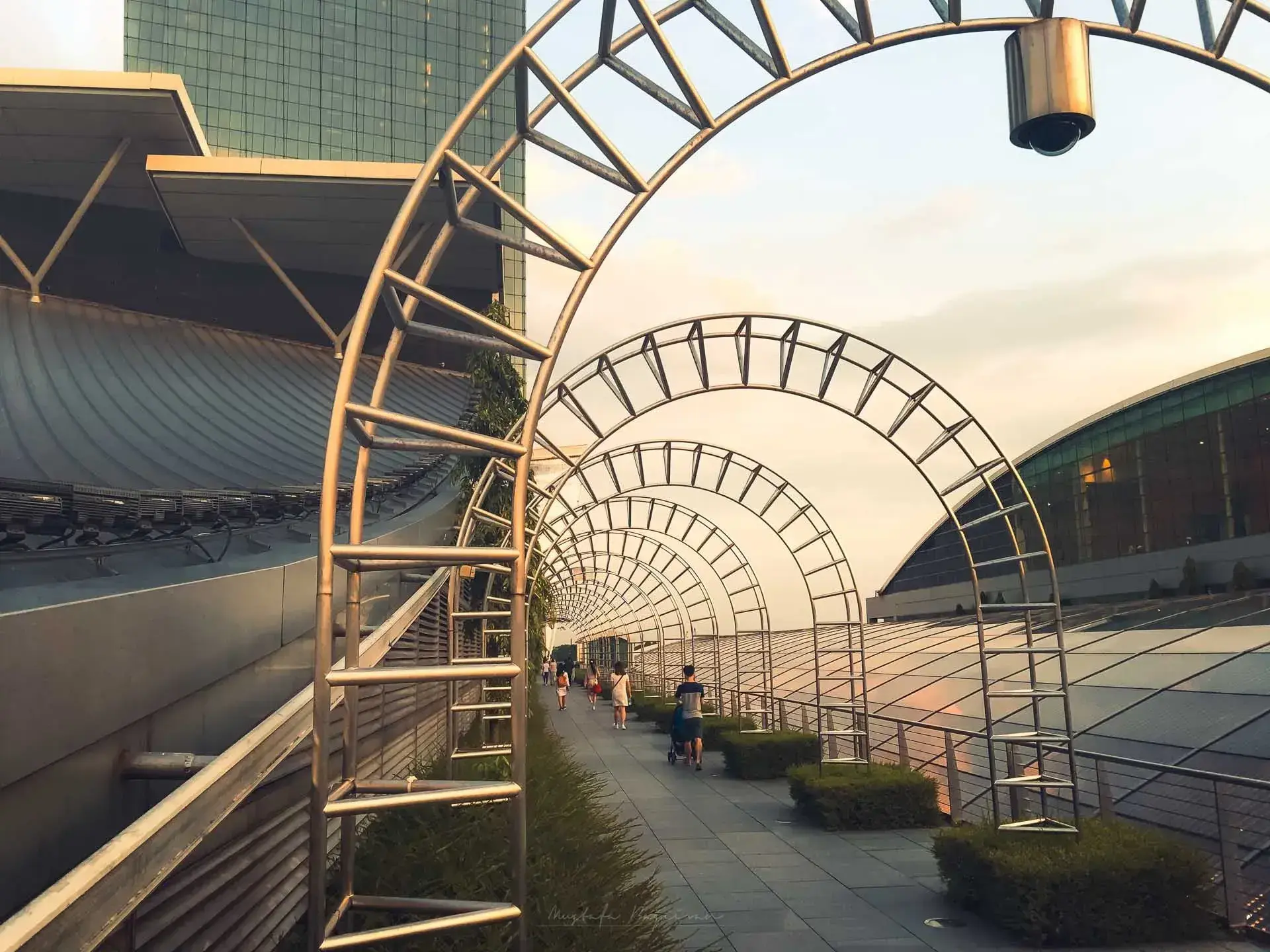 Fotoğrafçılık Teknikleri: Görsel Sanatın Sırlarını Keşfedin 3 koprude yalnız adam